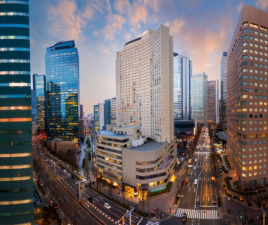 hilton tokyo or si,ilar 