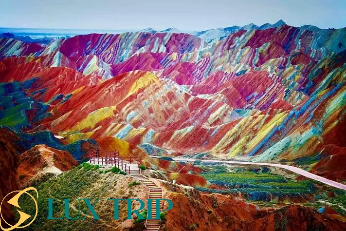 کوه‌های رنگین‌کمانی ژانگی دانکسیا